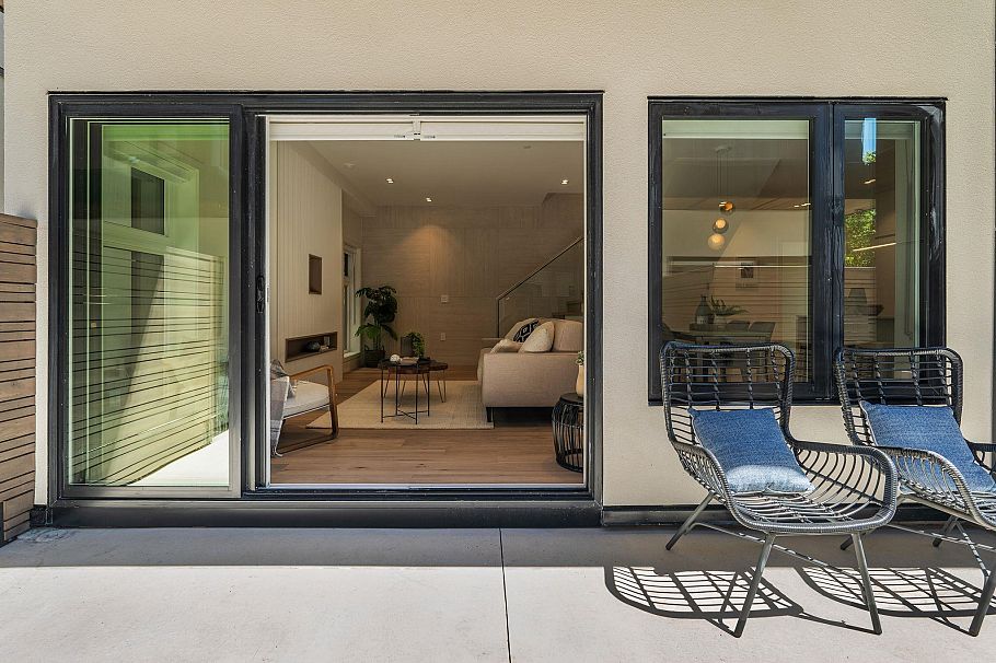 2535 W 39th Avenue Vancouver, BC - 2
