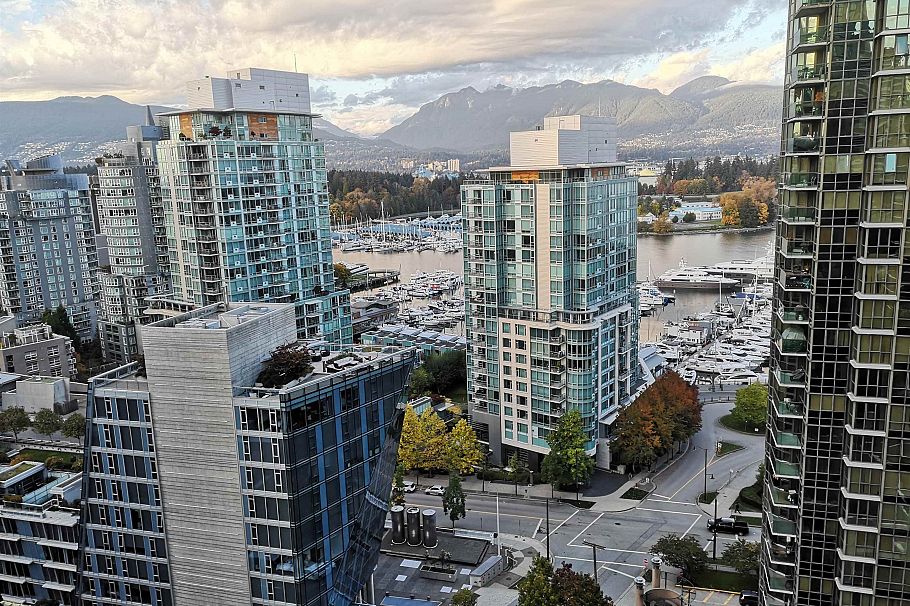 1304 1333 W Georgia Street Vancouver, BC - 1