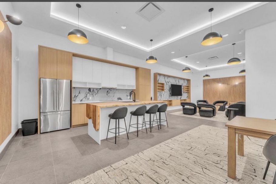 557 422 E 3rd Street North Vancouver, BC - 18