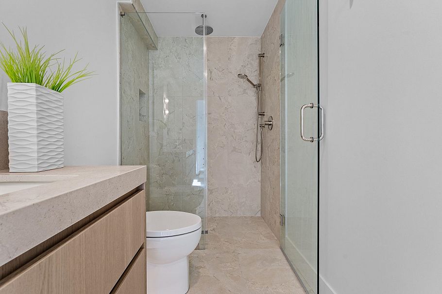 2535 W 39th Avenue Vancouver, BC - 31