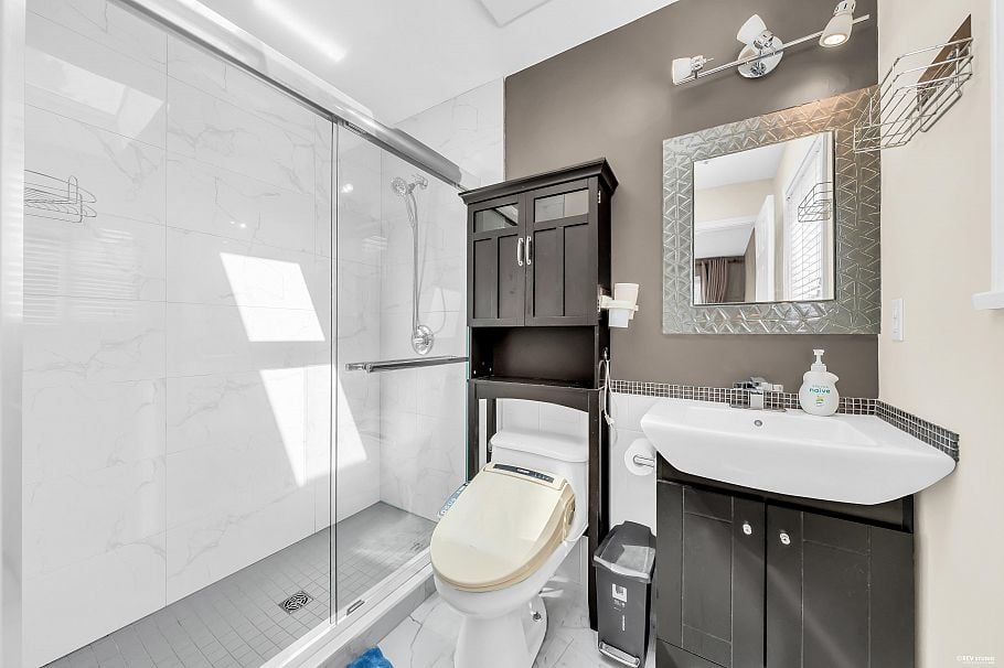 3549 W 40th Avenue Vancouver, BC - 27
