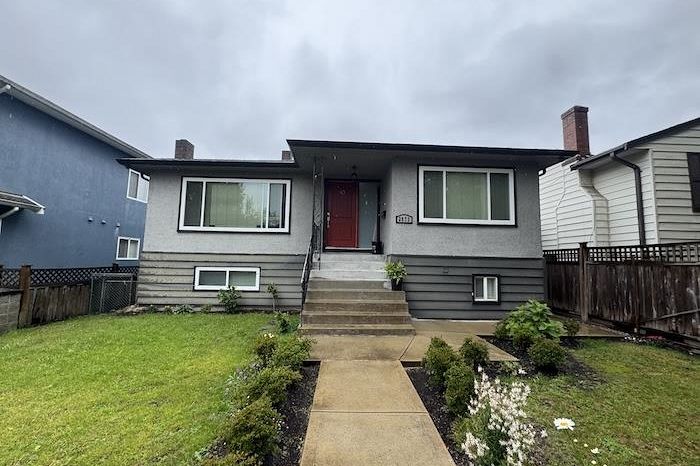 2873 E 54th Avenue Vancouver, BC - 1