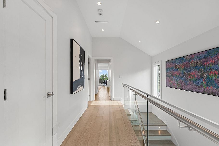 231 E 27 Street North Vancouver, BC - 31