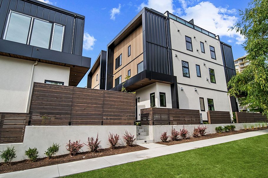 2535 W 39th Avenue Vancouver, BC - 1