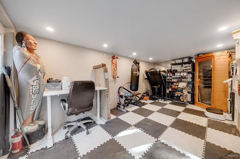 3870 Emerald Drive North Vancouver, BC - 37