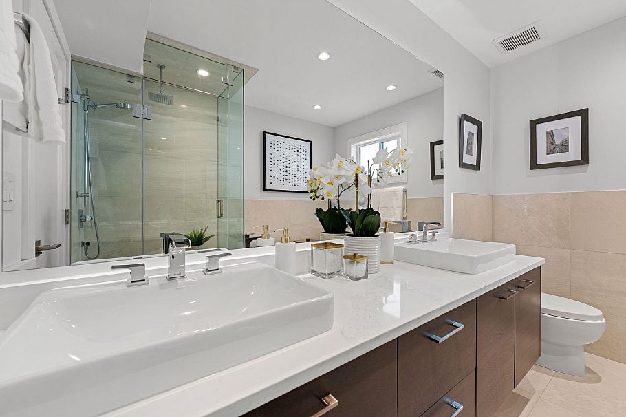 231 E 27 Street North Vancouver, BC - 30