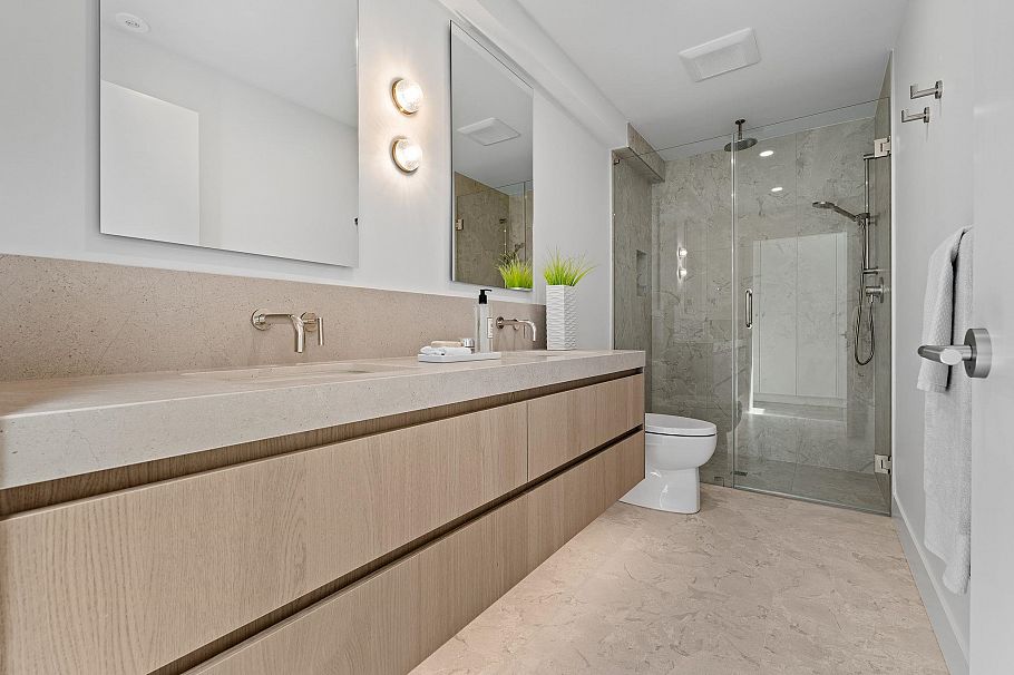 2535 W 39th Avenue Vancouver, BC - 30