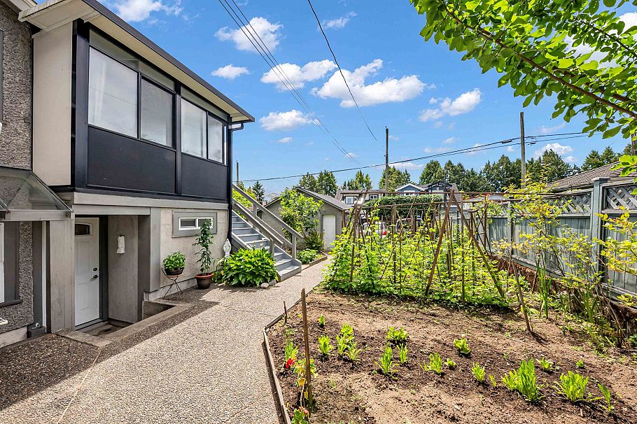 2474 East 5th Avenue Vancouver, BC - 6