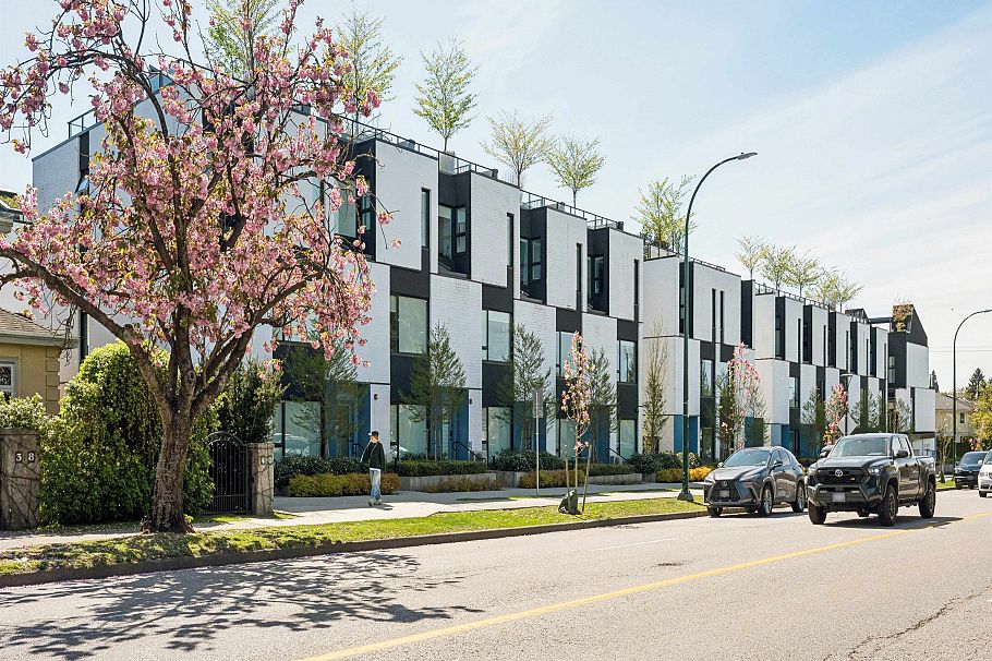 211 90 King Edward Avenue Vancouver, BC - 1