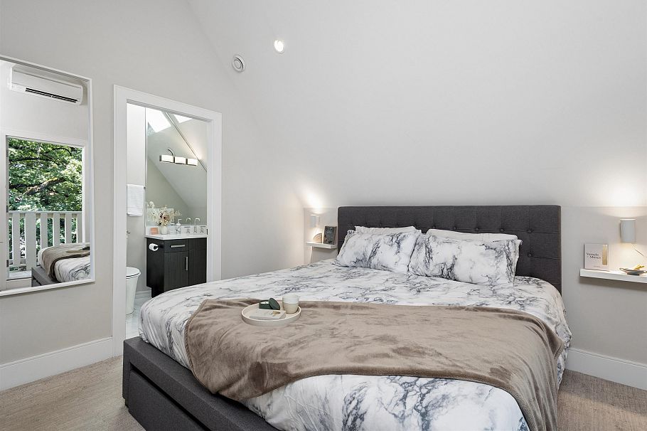 1336 E 23 Avenue Vancouver, BC - 22
