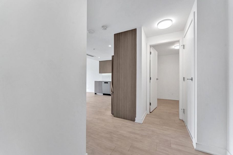 408 1471 Hunter Street North Vancouver, BC - 2