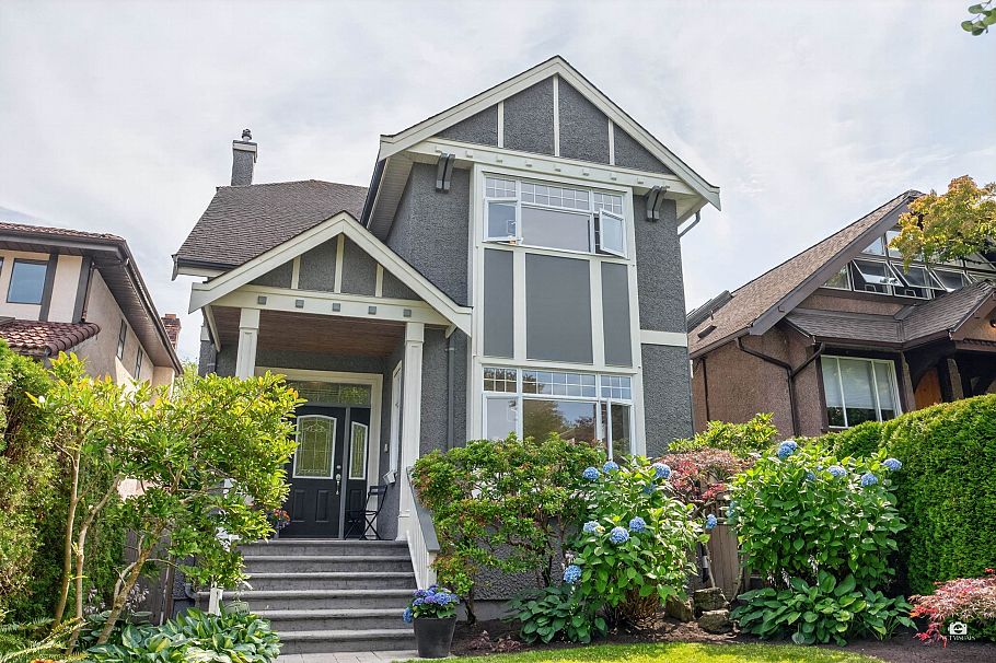3566 W 23rd Avenue Vancouver, BC - 35