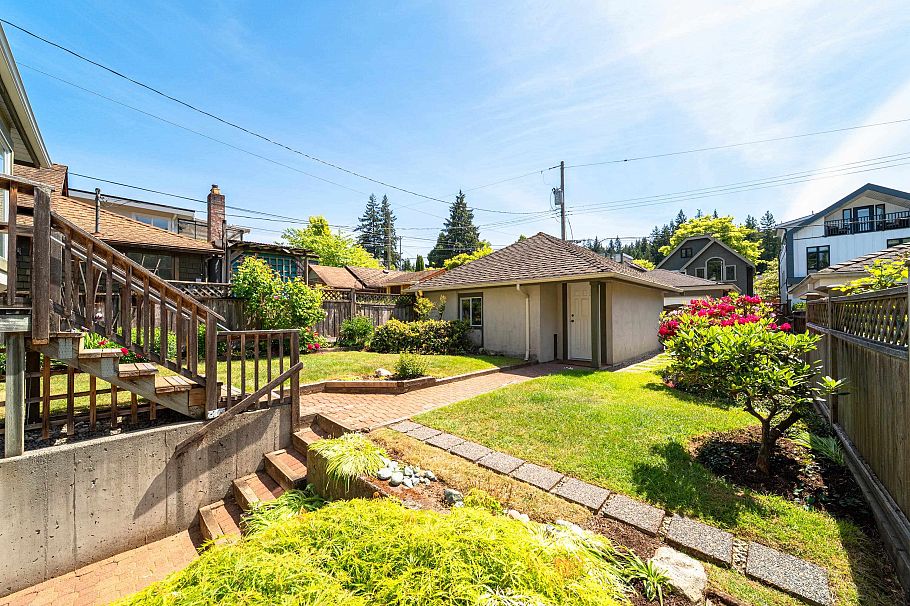 4682 W 14th Avenue Vancouver, BC - 30