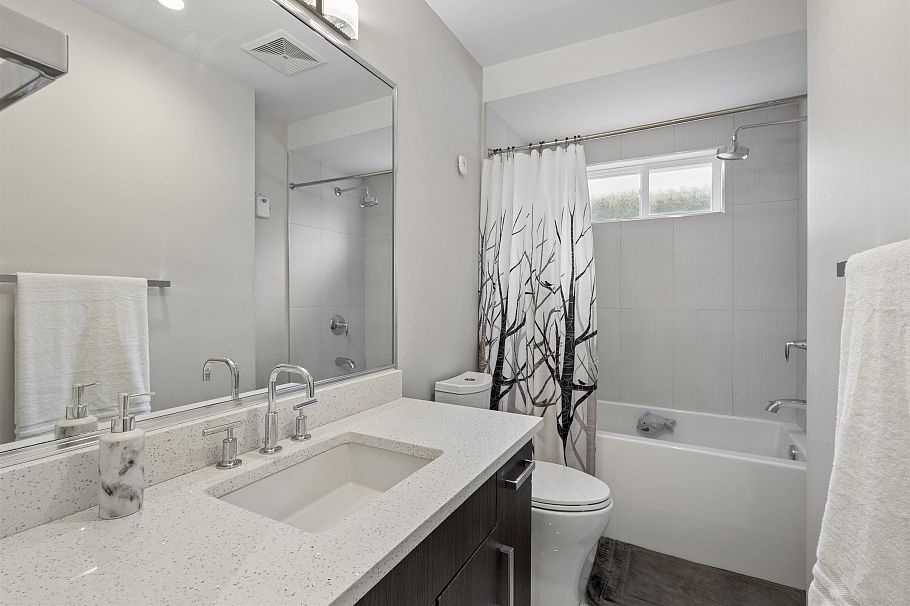 1336 E 23 Avenue Vancouver, BC - 19