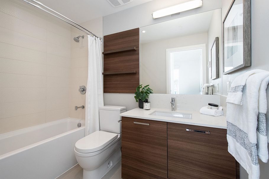 402 1061 Marine Drive North Vancouver, BC - 14
