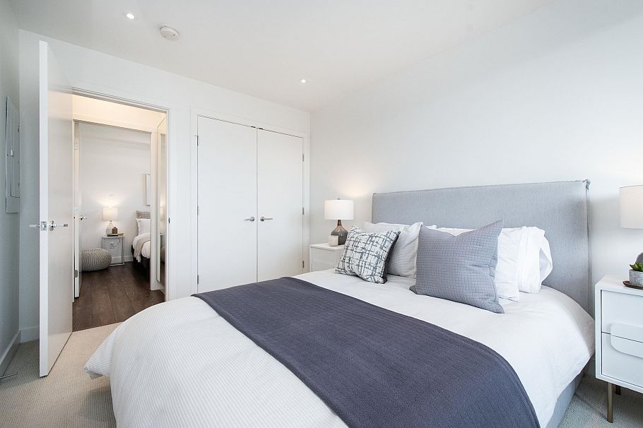 402 1061 Marine Drive North Vancouver, BC - 16