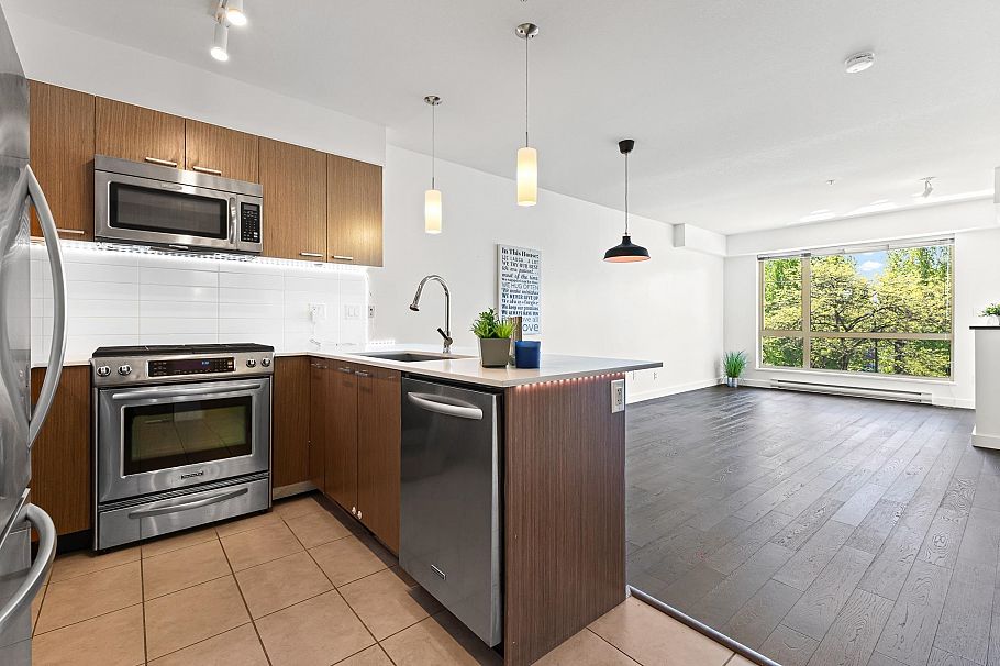 303 1330 Marine Drive North Vancouver, BC - 13