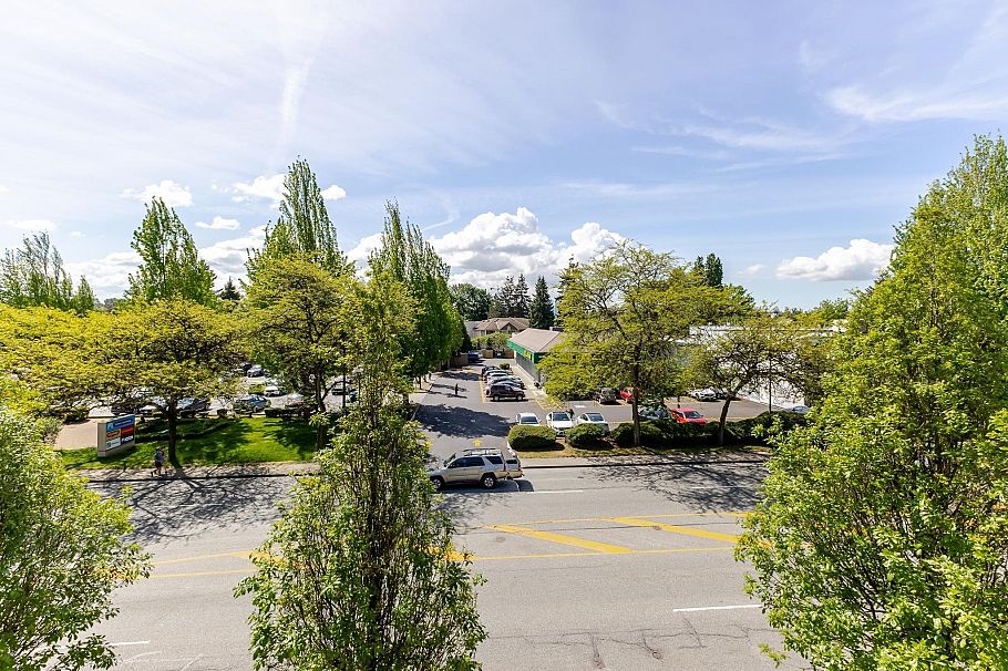 303 1330 Marine Drive North Vancouver, BC - 21