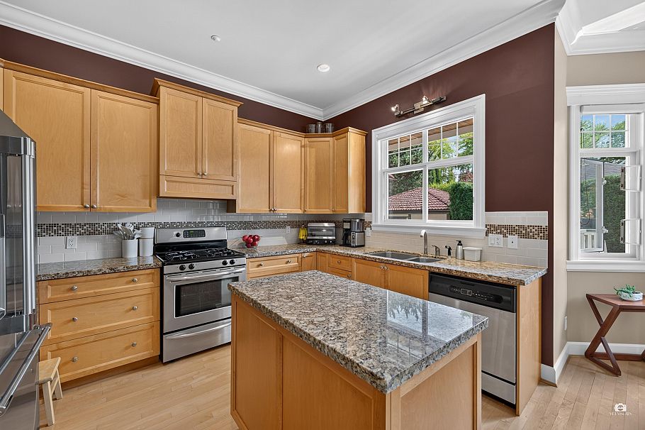 3566 W 23rd Avenue Vancouver, BC - 10