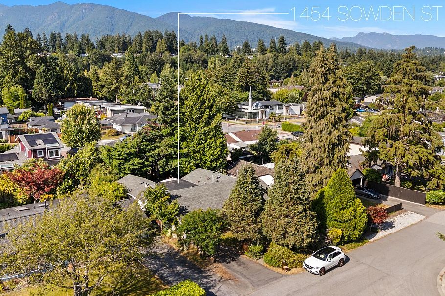 1454 Sowden Street North Vancouver, BC - 38