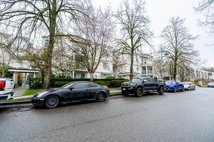 74 2733 E Kent Avenue North Avenue Vancouver, BC - 4