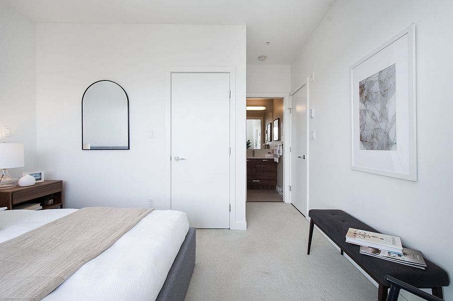 402 1061 Marine Drive North Vancouver, BC - 13
