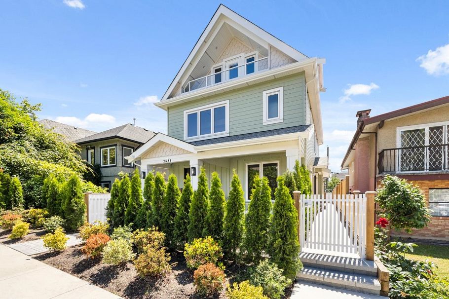 2 2528 Turner Street Vancouver, BC - 1
