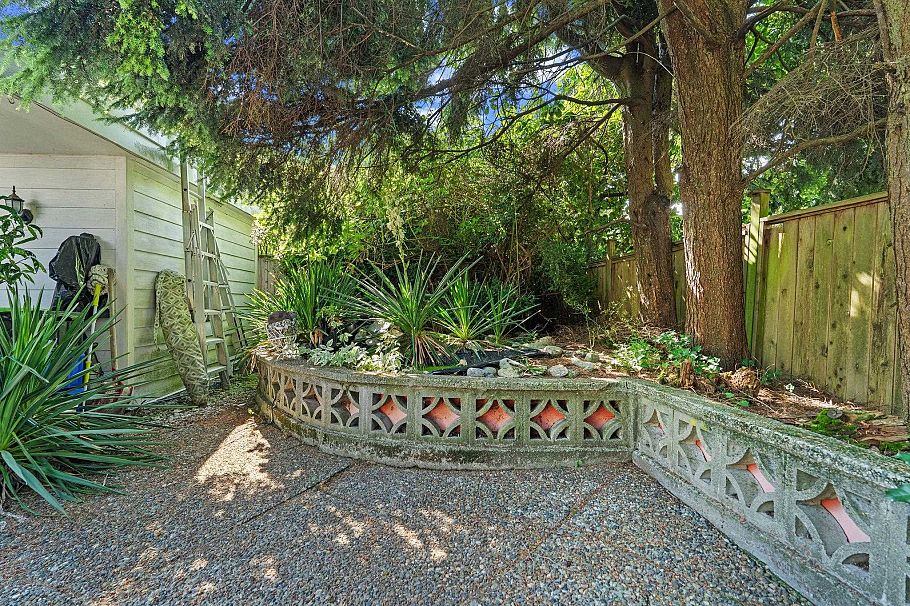 1454 Sowden Street North Vancouver, BC - 32