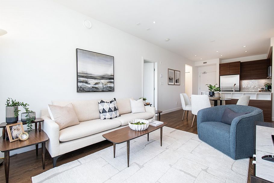 402 1061 Marine Drive North Vancouver, BC - 2