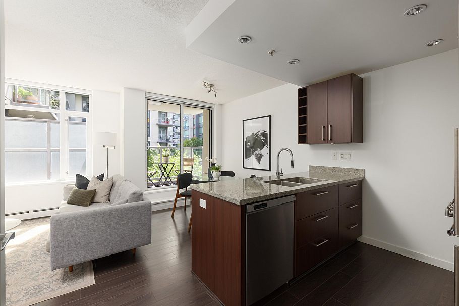 301 138 W 1st Avenue Vancouver, BC - 5