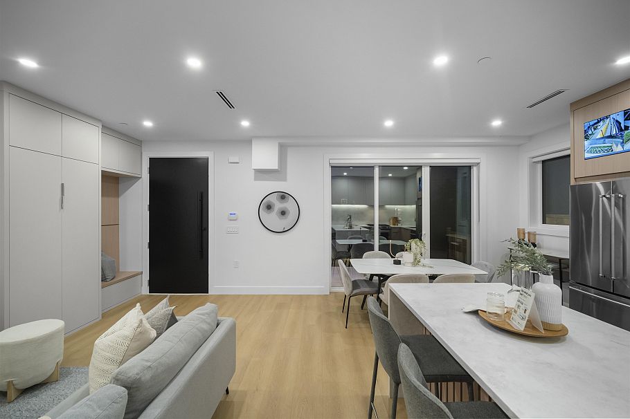 1 3623 Triumph Street Vancouver, BC - 2