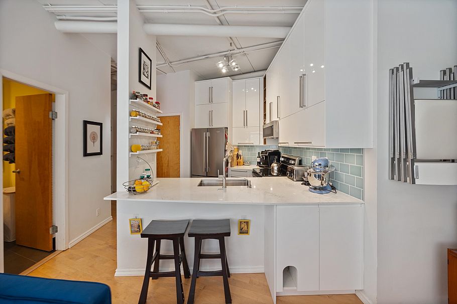 301 28 Powell Street Vancouver, BC - 15