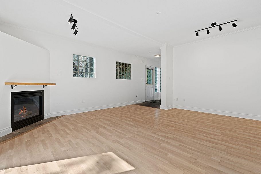 3027 W 7th Avenue Vancouver, BC - 17