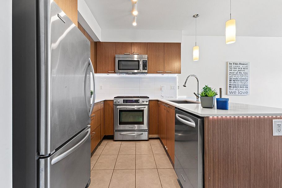 303 1330 Marine Drive North Vancouver, BC - 14