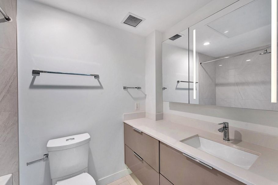 408 1471 Hunter Street North Vancouver, BC - 11