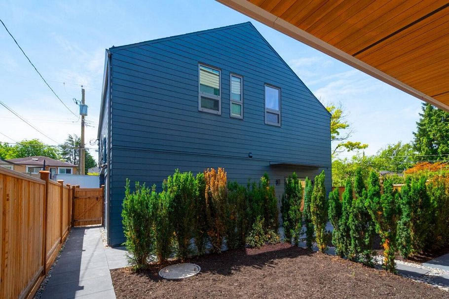 3122 W 11th Avenue Vancouver, BC - 2