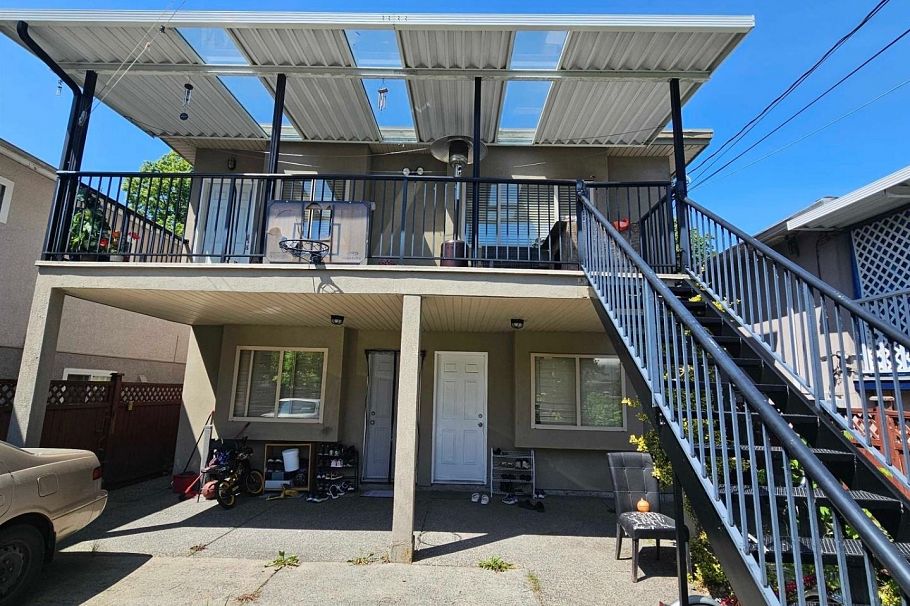 6128 St Catherine Street Vancouver, BC - 2