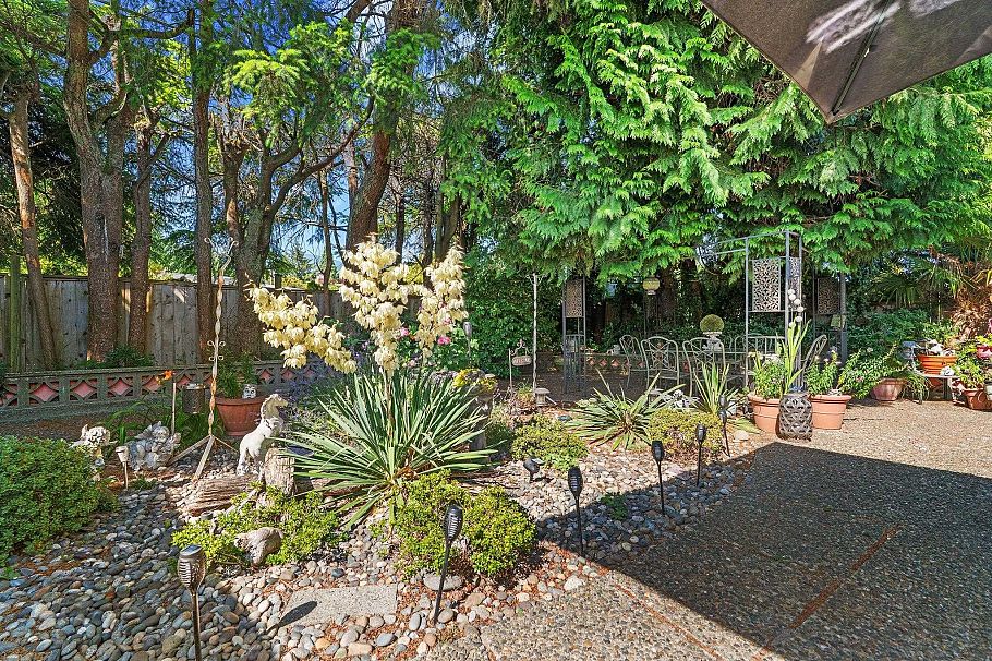 1454 Sowden Street North Vancouver, BC - 34