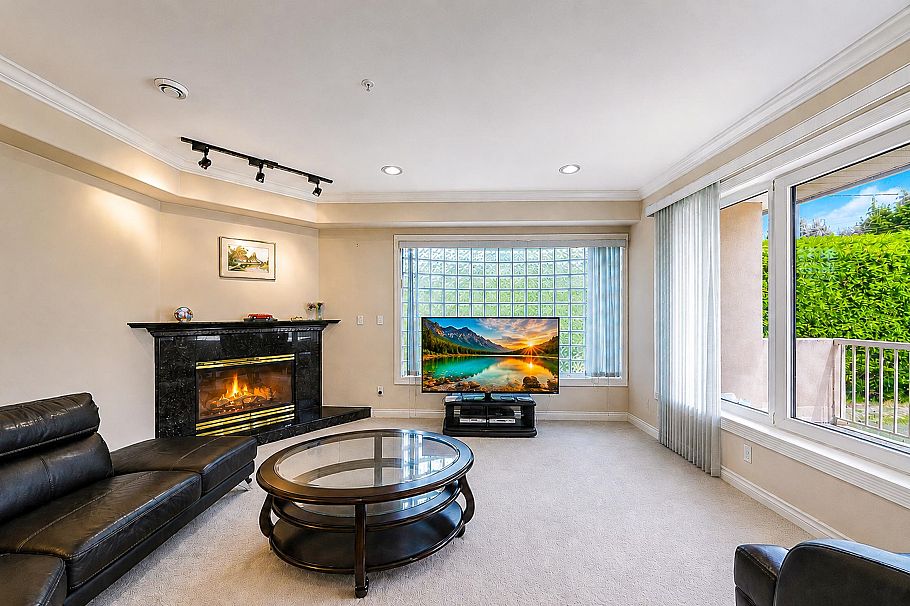 6718 Arbutus Street Vancouver, BC - 17