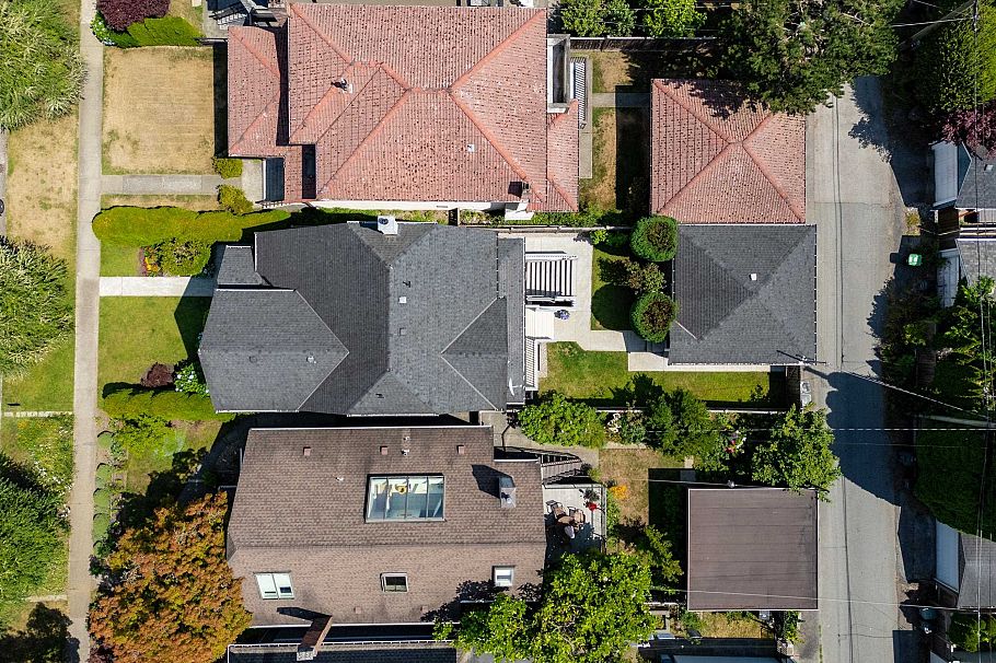 3566 W 23rd Avenue Vancouver, BC - 40