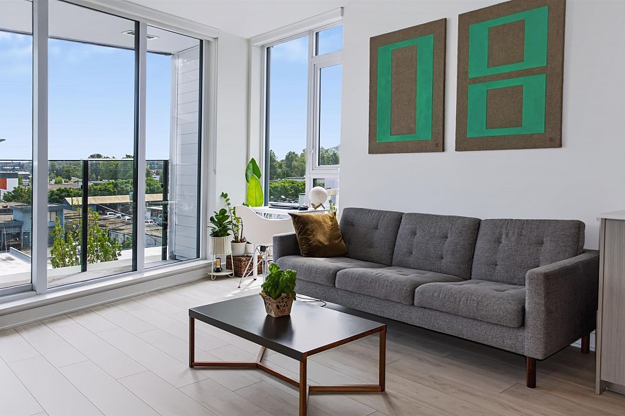 405 1401 Hunter Street North Vancouver, BC - 1