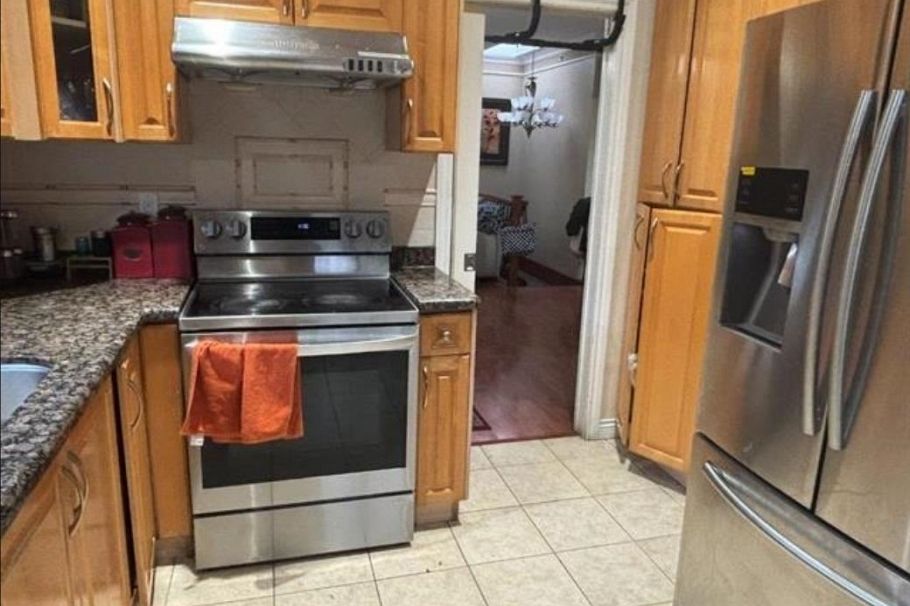 6128 St Catherine Street Vancouver, BC - 5