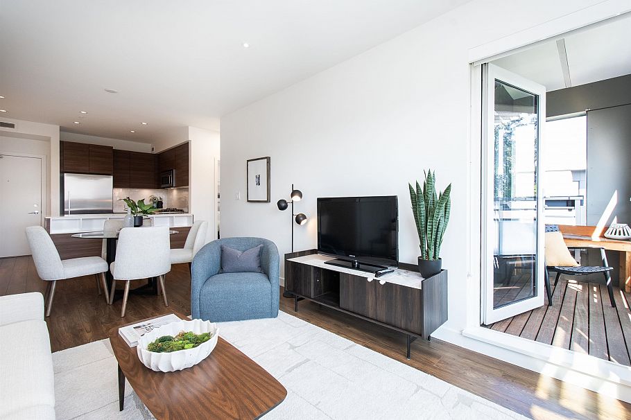 402 1061 Marine Drive North Vancouver, BC - 5