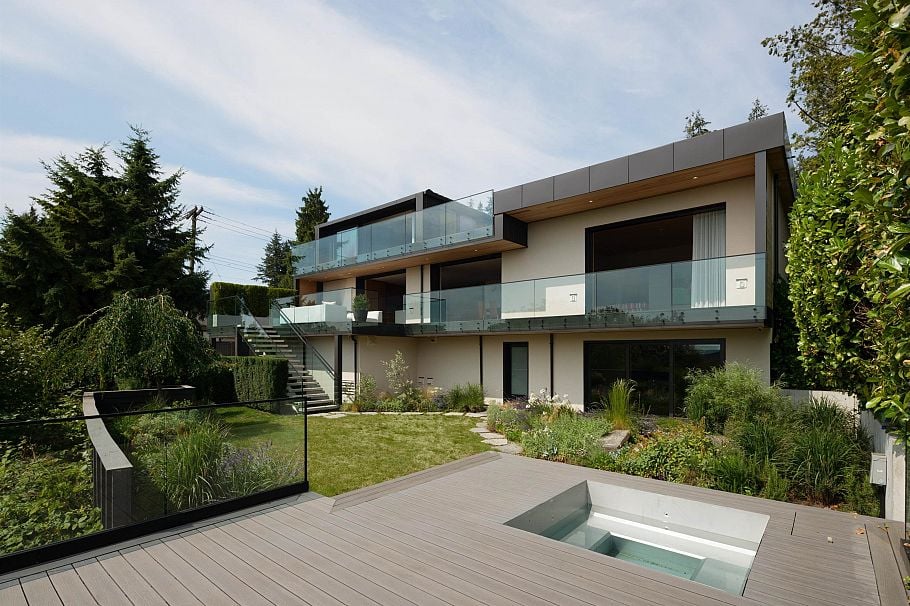 1295 W Keith Road North Vancouver, BC - 31