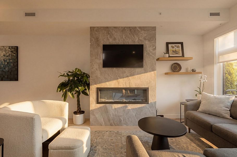 20 1960 Glenaire Drive North Vancouver, BC - 1