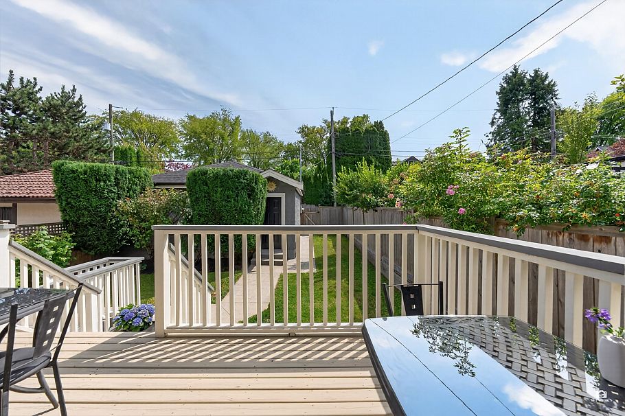 3566 W 23rd Avenue Vancouver, BC - 30