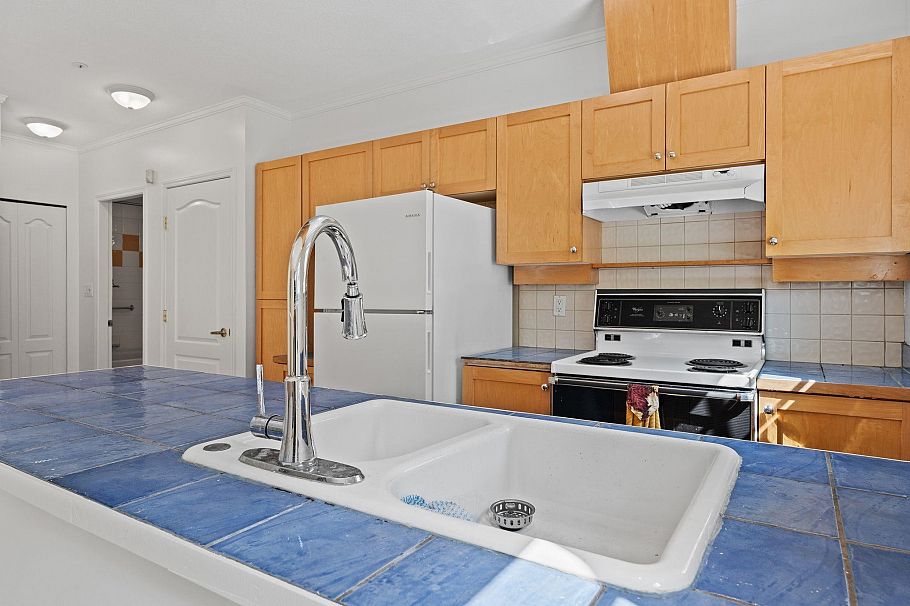 3027 W 7th Avenue Vancouver, BC - 9