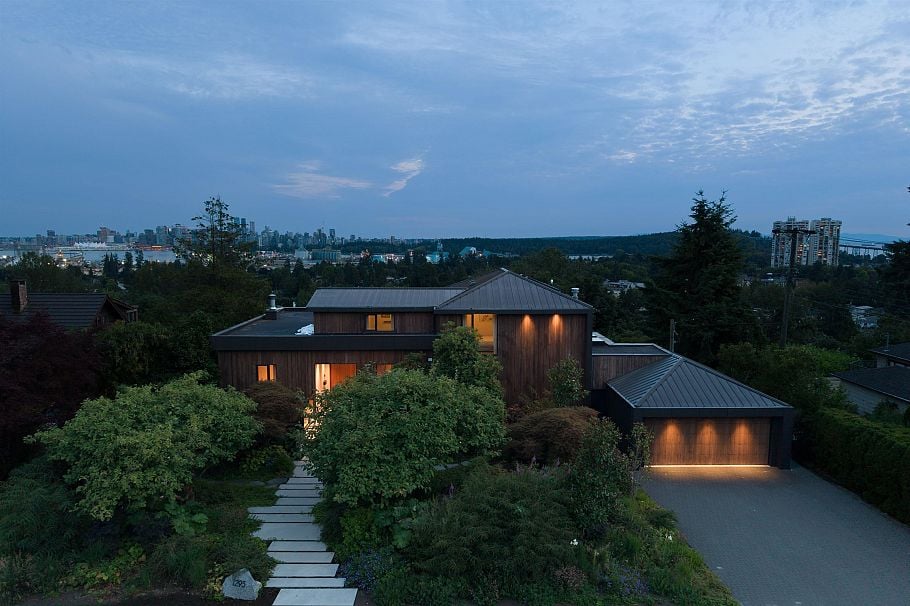1295 W Keith Road North Vancouver, BC - 30