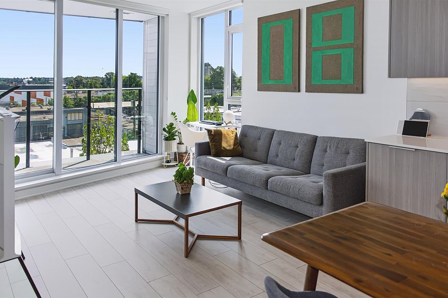 405 1401 Hunter Street North Vancouver, BC - 2