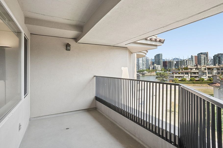 412 525 Wheelhouse Square Vancouver, BC - 11